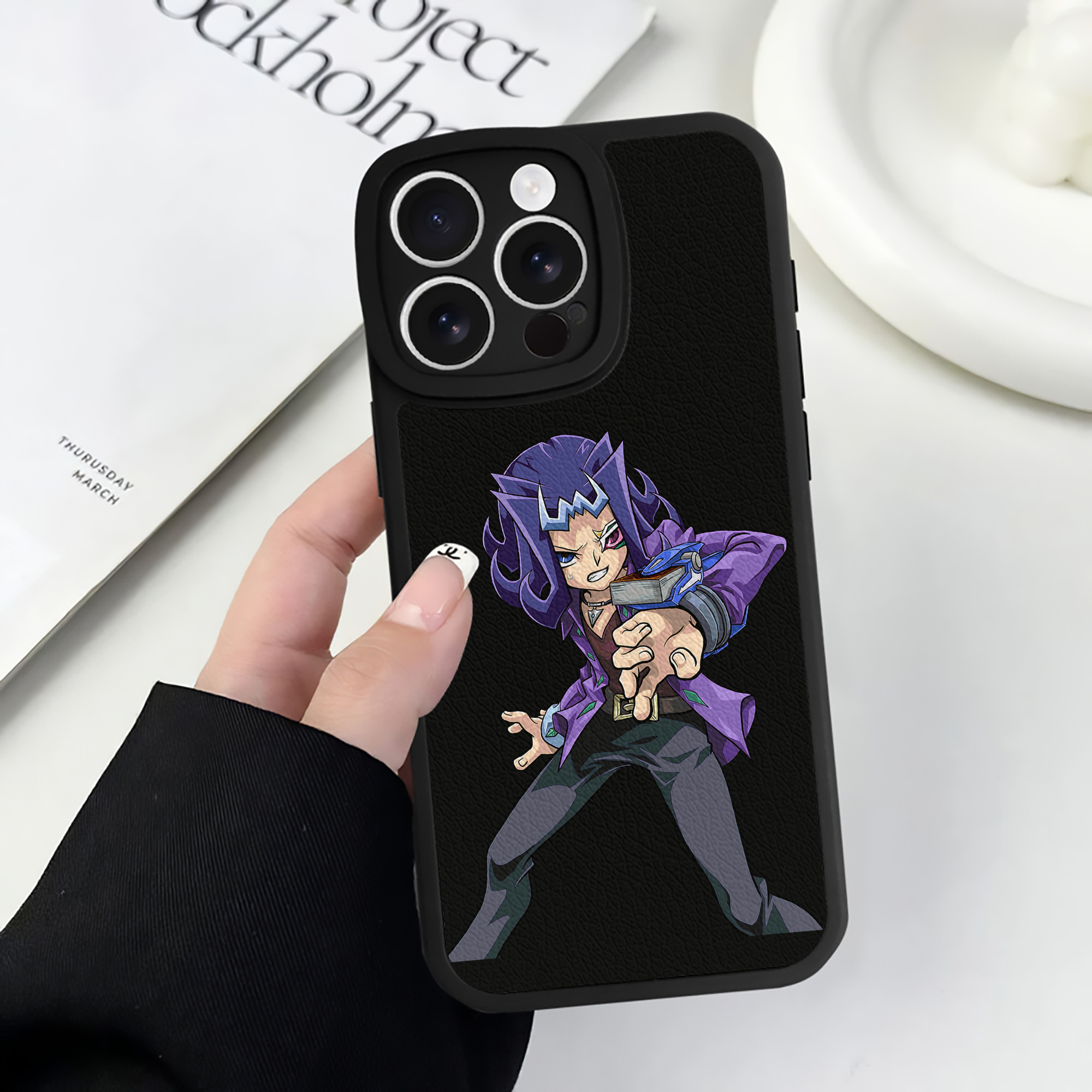 遊☆戯☆王 Yu-Gi-Oh! 【iPhone 16シリーズ対応】シリコンスマホケース（レザー調） 材質：シリコン